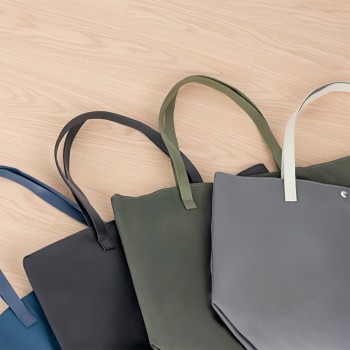 Sacola Couro Sintético 34 x 44 x 14 cm Sacola Couro Sintético 34 x 44 x 14 cm