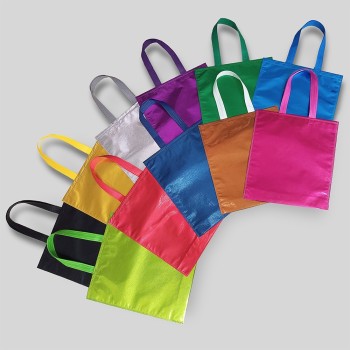 Sacola TNT Metalizado 41 x 37 x 11 cm Sacola TNT Metalizado 41 x 37 x 11 cm